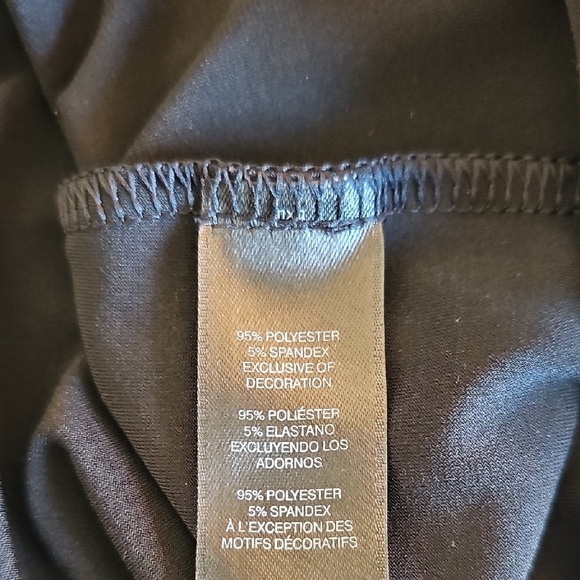 Elegant Black Sleeveless Top - Picture 5 of 6